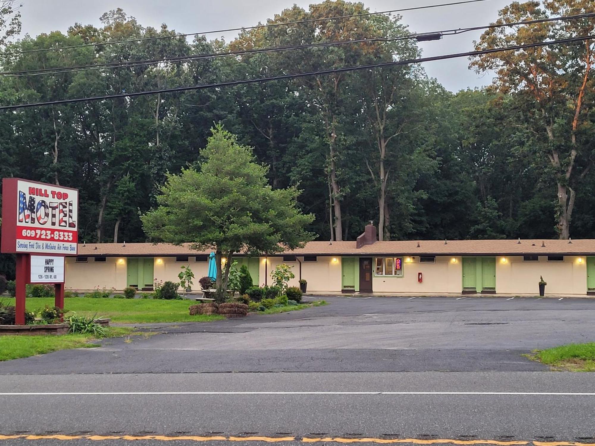 Hill Top Motel Wrightstown Extérieur photo